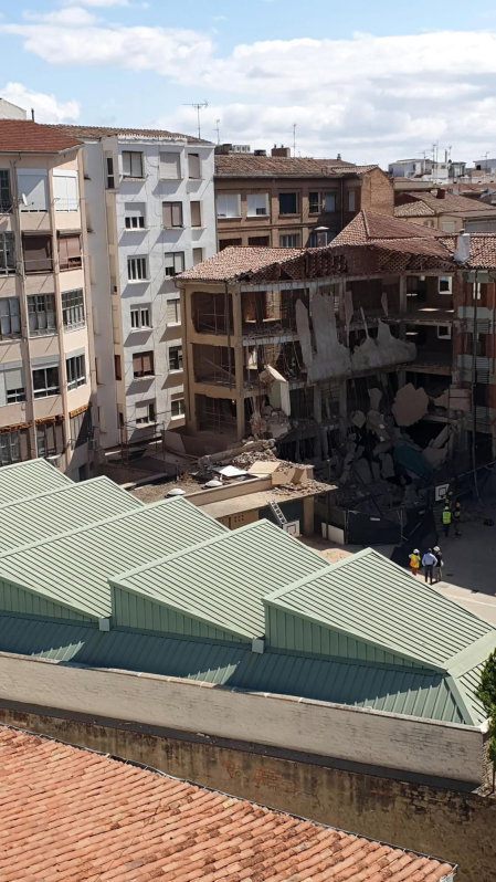 Imagen del derrumbe de un edificio en Logroño./