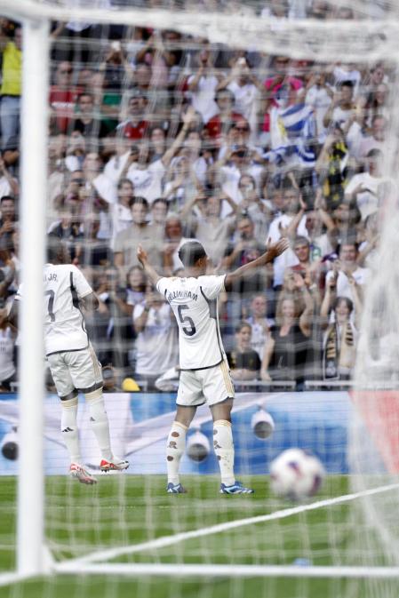 Jugadas del encuentro de la Jornada 9 de LaLiga EA Sports entre rojillos y merengues disputado en el Santiago Bernabéu