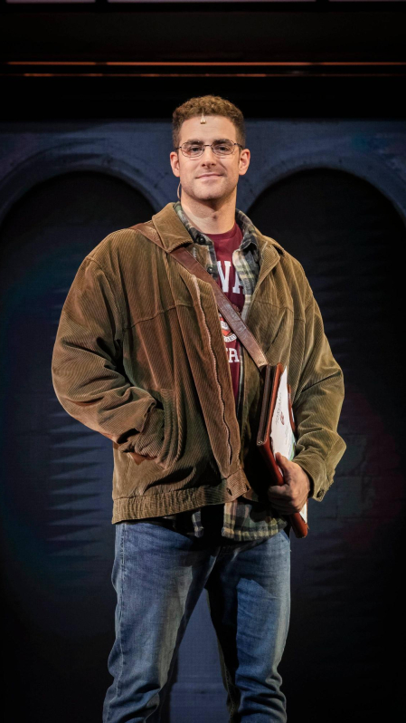 Ïñigo Etayo interpreta a Emmett Forrest, el cómplice perfecto de la protagonista, Elle Woods
