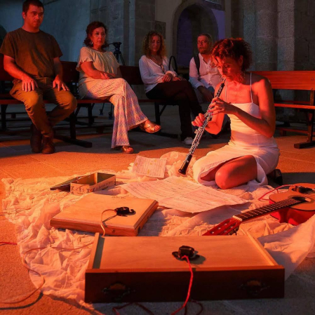 La oboísta Pilar Fontalba, durante un concierto