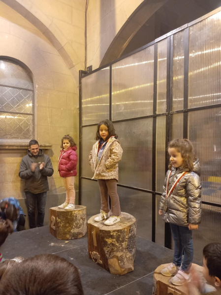 Sangüesa celebró el décimo aniversario de su San Silvestre con cientos de deportistas en las distintas carreras. La cita absoluta, con Diego Miguelena y Andrea Martínez como vencedores, se disputó sobre 4,5 km. Antes hubo carreras para los más pequeños./