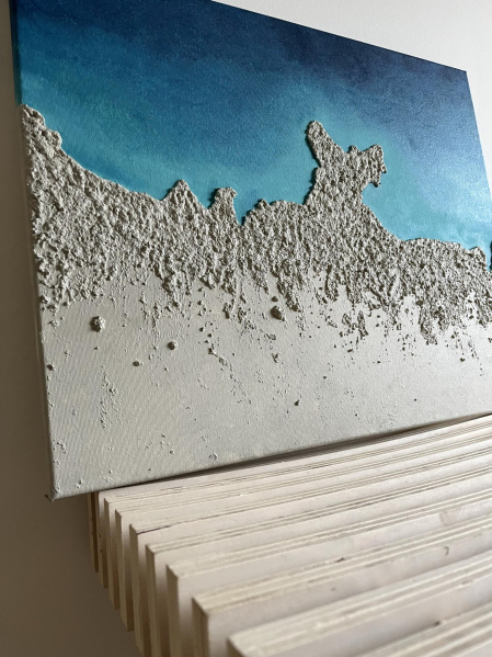 Lienzo de una costa con texturas creado por la arista pamplonesa Patricia Orbaiceta