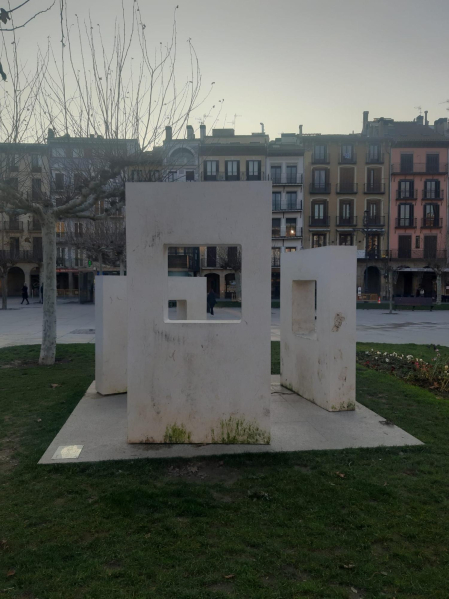 Escultura Vuelta del Castillo. ¿Cuesta mucho limpiarla?