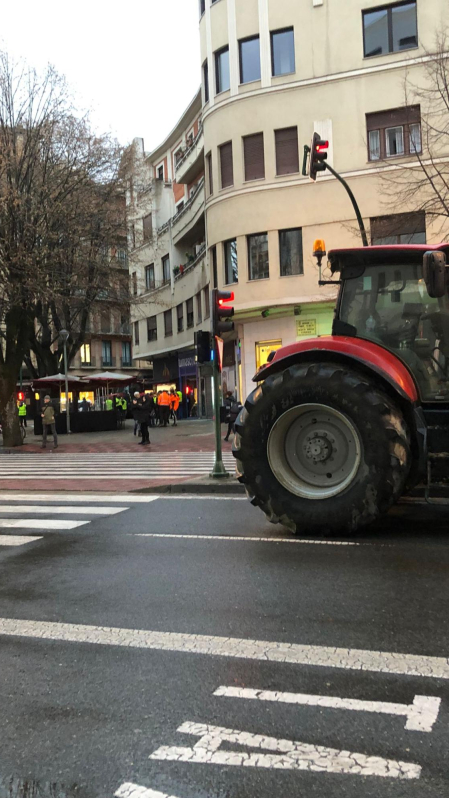 Varios agricultores se reúnen para desayunar en las inmediaciones de Conde Oliveto