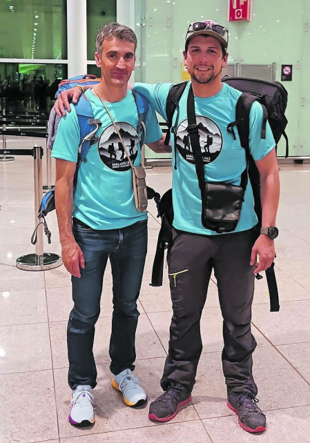 El pamplonés Óscar Fernández y el andorrano Gonzalo Fernández, el pasado sábado justo antes de viajar hacia Nepal