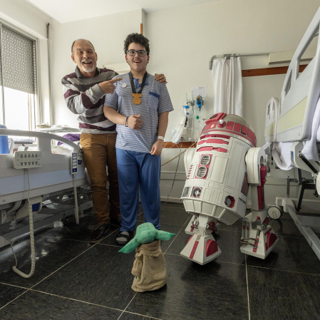 Fotos de la visita de los personajes de Star Wars a los pacientes de HUN con motivo de la campaña “La fuerza contra el cáncer”