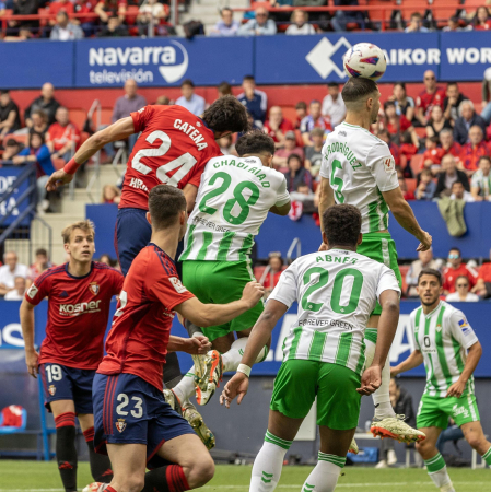 Fotos del Osasuna 0-2 Betis en El Sadar./