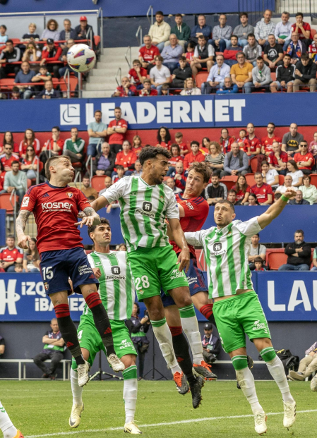 Fotos del Osasuna 0-2 Betis en El Sadar./