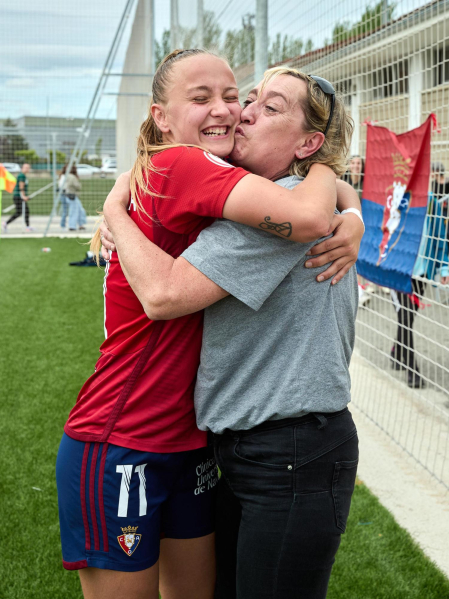 Fotos de la victoria y la permanencia del filial de Osasuna femenino./