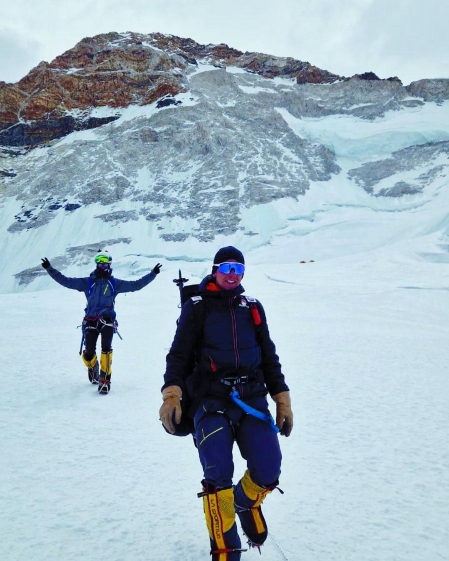 Óscar Fernández, tras Gonzalo Fernández, una vez que dieron por finalizada la aclimatación en el Makalu
