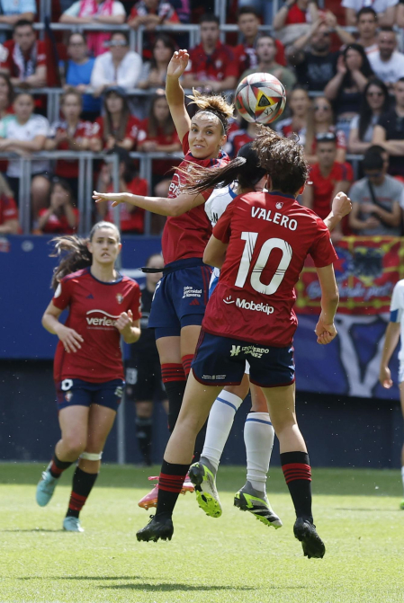 Fotos del partido de ida del playoff de ascenso entre Osasuna y Espanyol en El Sadar.