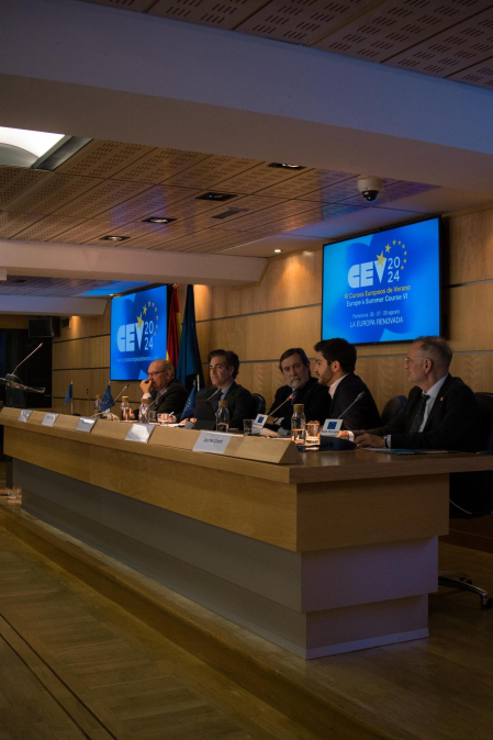 Foto de la presentación de los VI Cursos Europeos de Verano organizados por Fundación Diario de Navarra y Equipo Europa./