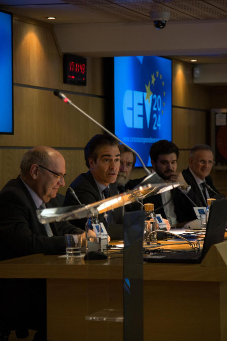 Foto de la presentación de los VI Cursos Europeos de Verano organizados por Fundación Diario de Navarra y Equipo Europa./