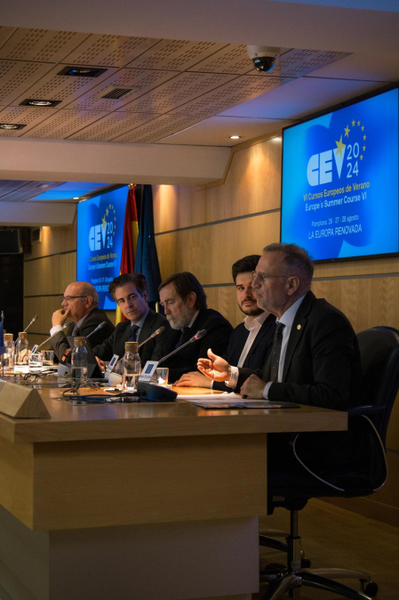 Foto de la presentación de los VI Cursos Europeos de Verano organizados por Fundación Diario de Navarra y Equipo Europa./