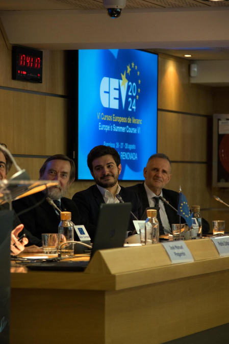 Foto de la presentación de los VI Cursos Europeos de Verano organizados por Fundación Diario de Navarra y Equipo Europa./