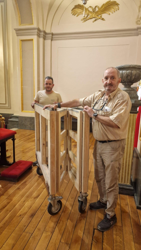 Fotos del proceso de preparación de la imagen de San Fermín antes del comienzo de las fiestas. /