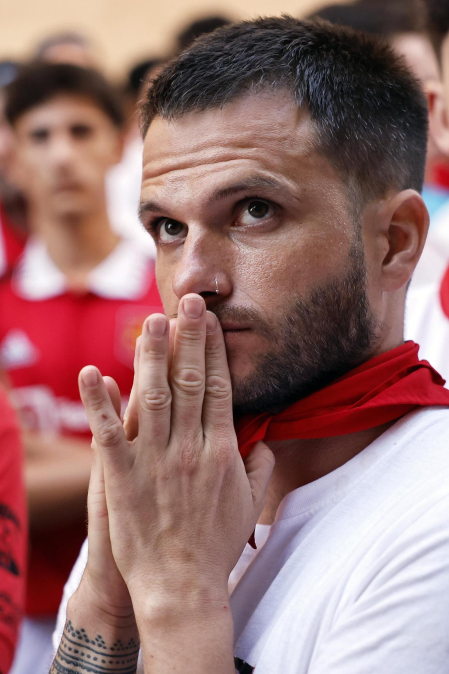Fotos de los mozos en los minutos previos al comienzo del cuarto encierro de los Sanfermines 2024.