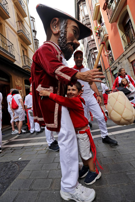 Fotos de Gigantes y Cabezudos en San Fermín 2024./