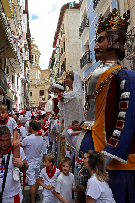 Fotos de Gigantes y Cabezudos en San Fermín 2024./