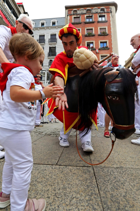 Fotos de Gigantes y Cabezudos en San Fermín 2024./