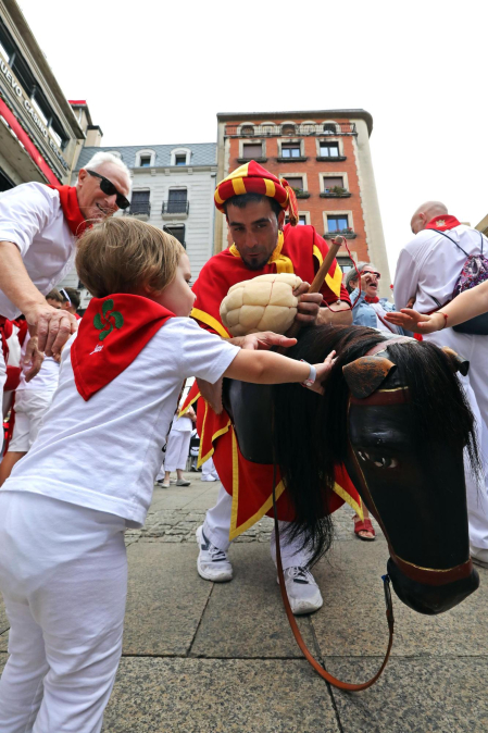 Fotos de Gigantes y Cabezudos en San Fermín 2024./