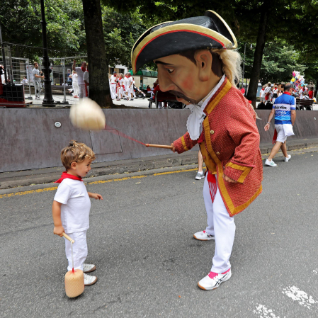 Fotos de Gigantes y Cabezudos en San Fermín 2024./