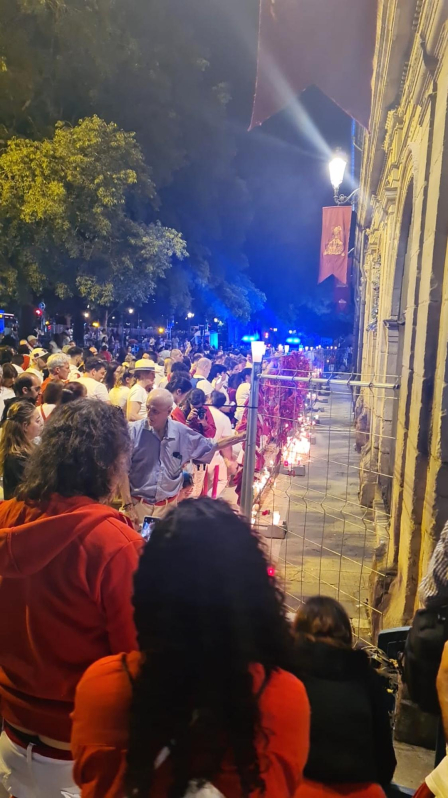 Fotos de la ofrenda de pañuelicos en San Fermín el 14 de julio