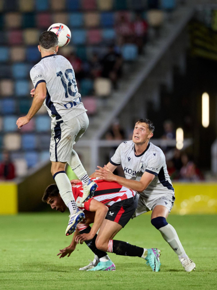 Fotos del partido entre Athletic y Osasuna en la Euskal Herriko Txapela en Barakaldo