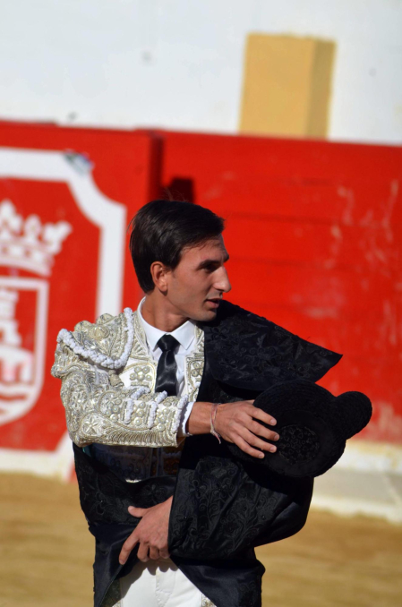 Fotos de la novillada y la cornada a Miguel Serrano en Peralta. /