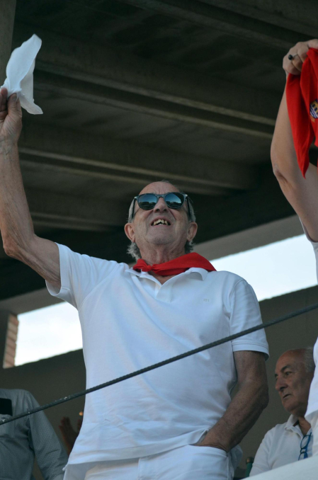 Fotos de la novillada y la cornada a Miguel Serrano en Peralta. /