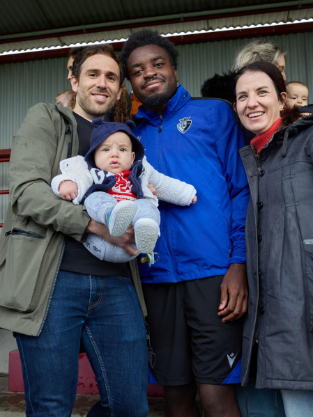 Fotos del encuentro de los niños del club Osasunbebé con los jugadores de la primera plantilla de Osasuna, en Tajonar.