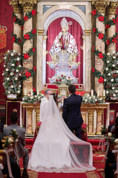 Fotos de la última boda del año en la Capilla de San Fermín.
