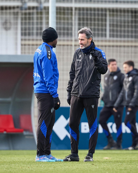 Fotos del entrenamiento de Osasuna este domingo 5 de enero.