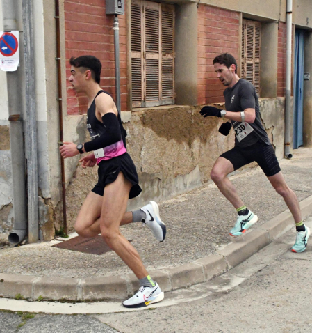 Participantes en las pruebas de 5 y 10 kilómetros de la XXXIV 'Villa de Falces' /