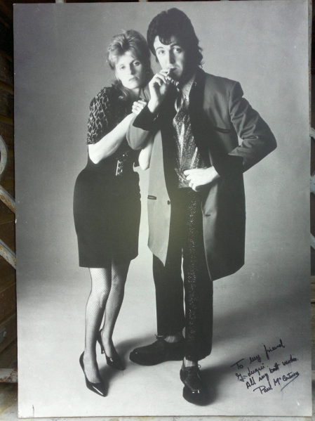 Poster dedicado de Paul McCartney a Luqui que fue robado junto a otros objetos de su casa en 2014
