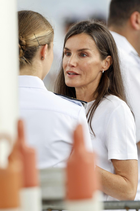 Encuentro de la reina Letizia y la princesa Leonor en la escala de Elcano en Panamá.