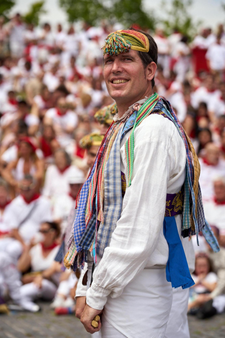 Festival Folclórico en la plaza de los Fueros.