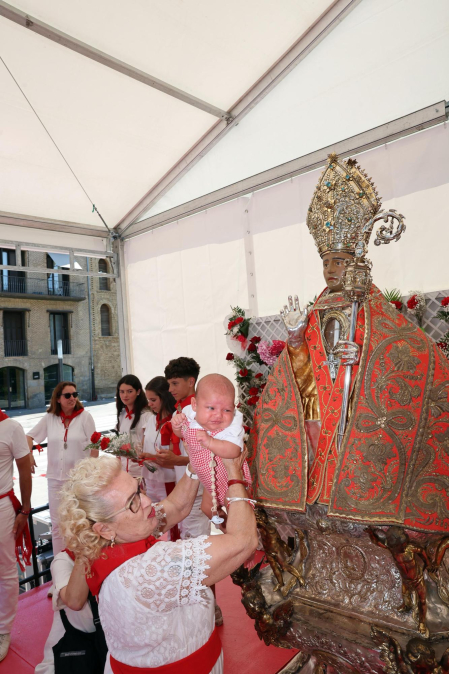 Fotos de la ofrenda infantil a San Fermín en el Rincón de la Aduana este jueves 10 de julio de 2025.