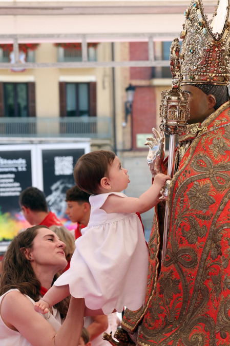 Fotos de la ofrenda infantil a San Fermín en el Rincón de la Aduana este jueves 10 de julio de 2025.