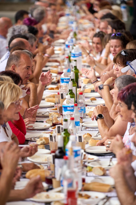 Comida popular en fiestas de Burlada 2025.