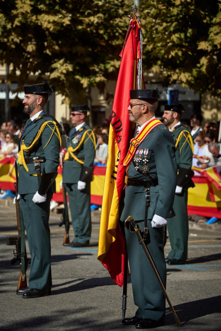 Fotos del desfile de la Guardia Civil en Pamplona por la festividad de la Virgen del Pilar