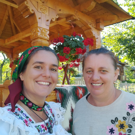 Con Ileana, en Breb (Maramures, Rumanía). "Buscaba un restaurante y me invitaron a comer a su casa"