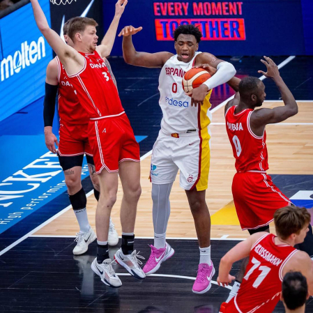 Fotos del estreno del navarro Great Osobor con la selección española