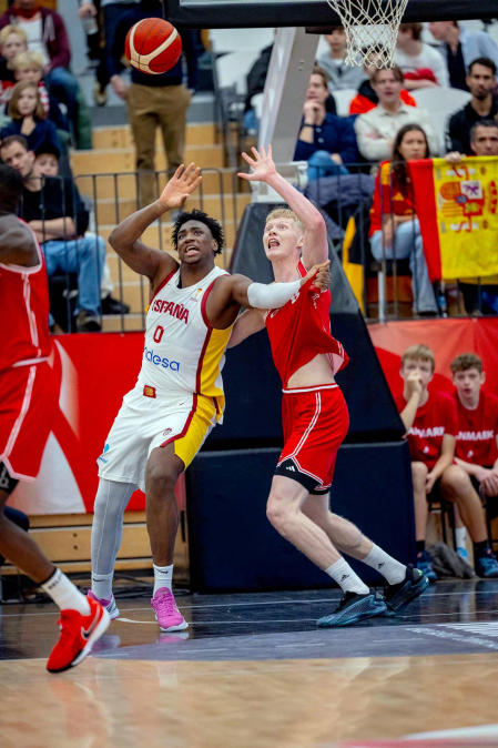Fotos del estreno del navarro Great Osobor con la selección española