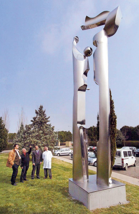 'Conciliación', colocada en 2006 en los jardines del hospital de Tudela.