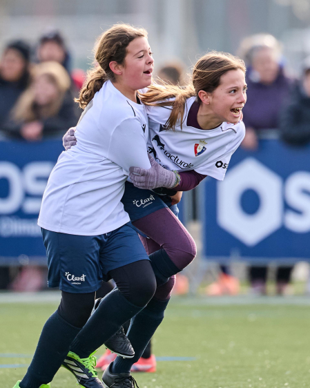 Partidos de las finales de consolación, mixta y femenina del Torneo Interescolar de Tajonar 2025 con la entrega de trofeos y premios