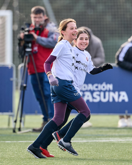 Partidos de las finales de consolación, mixta y femenina del Torneo Interescolar de Tajonar 2025 con la entrega de trofeos y premios