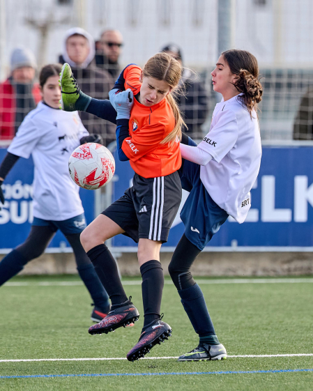 Partidos de las finales de consolación, mixta y femenina del Torneo Interescolar de Tajonar 2025 con la entrega de trofeos y premios