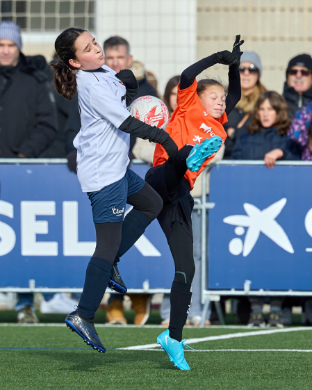 Partidos de las finales de consolación, mixta y femenina del Torneo Interescolar de Tajonar 2025 con la entrega de trofeos y premios