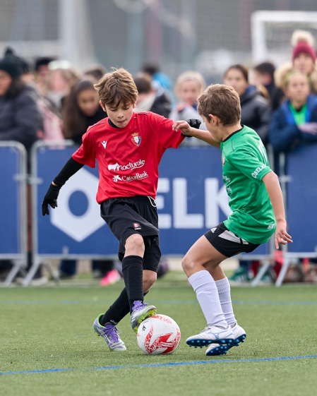 Partidos de las finales de consolación, mixta y femenina del Torneo Interescolar de Tajonar 2025 con la entrega de trofeos y premios